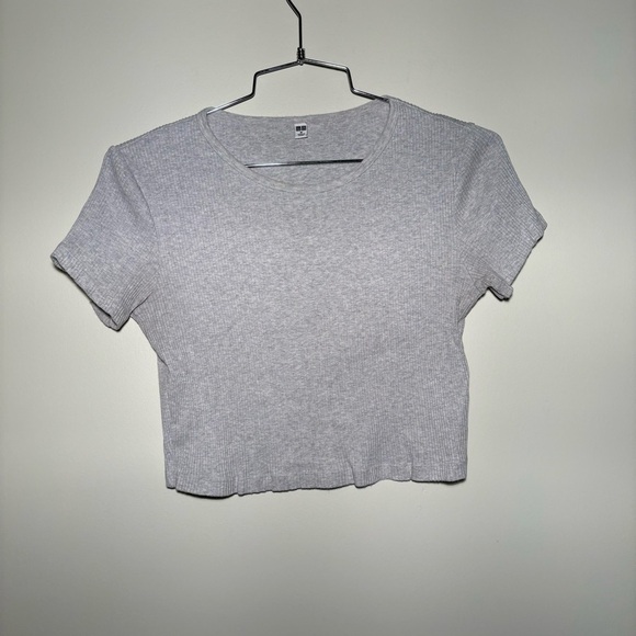 Uniqlo Gray Ribbed Crop Top Tee - Picture 2 of 7
